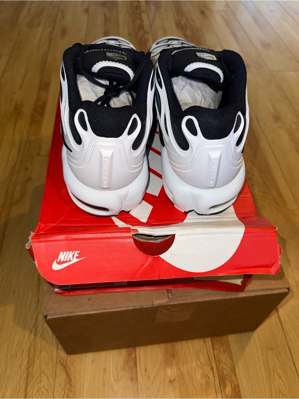Nike Black & White Flame-Pattern Athletic Sneakers - Picture 3 of 10